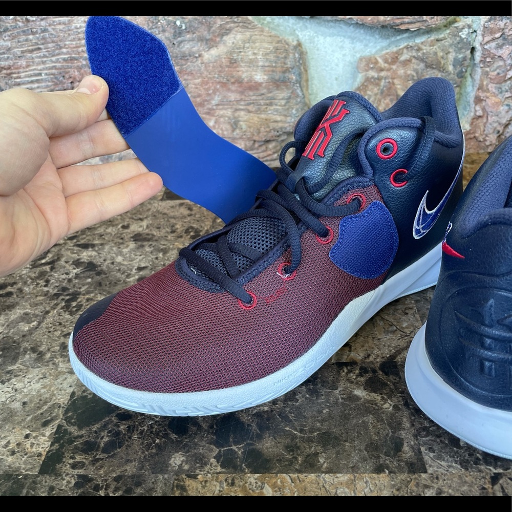 Nike Men's Kyrie Flytrap III Basketball Sneakers - Picture 6 of 15